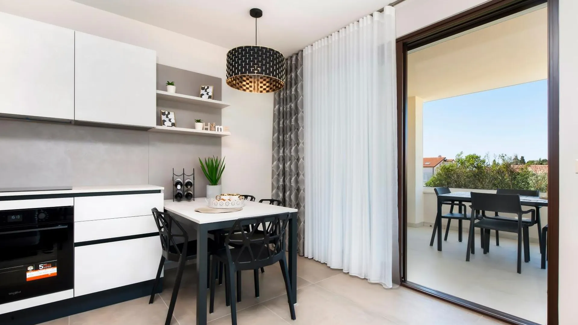 Salteria Residence Premium 3 contacts